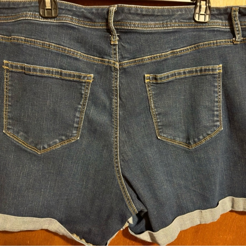 Lot of 4 Pairs of Women’s Denim Shorts Size 20 - Picture 10 of 15